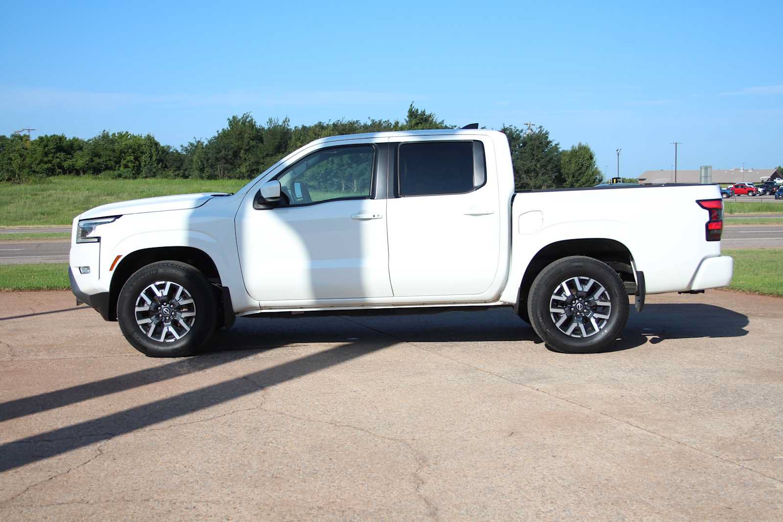 Used 2023 Nissan Frontier SV w/ SV Premium Package AWD/4WD image 6