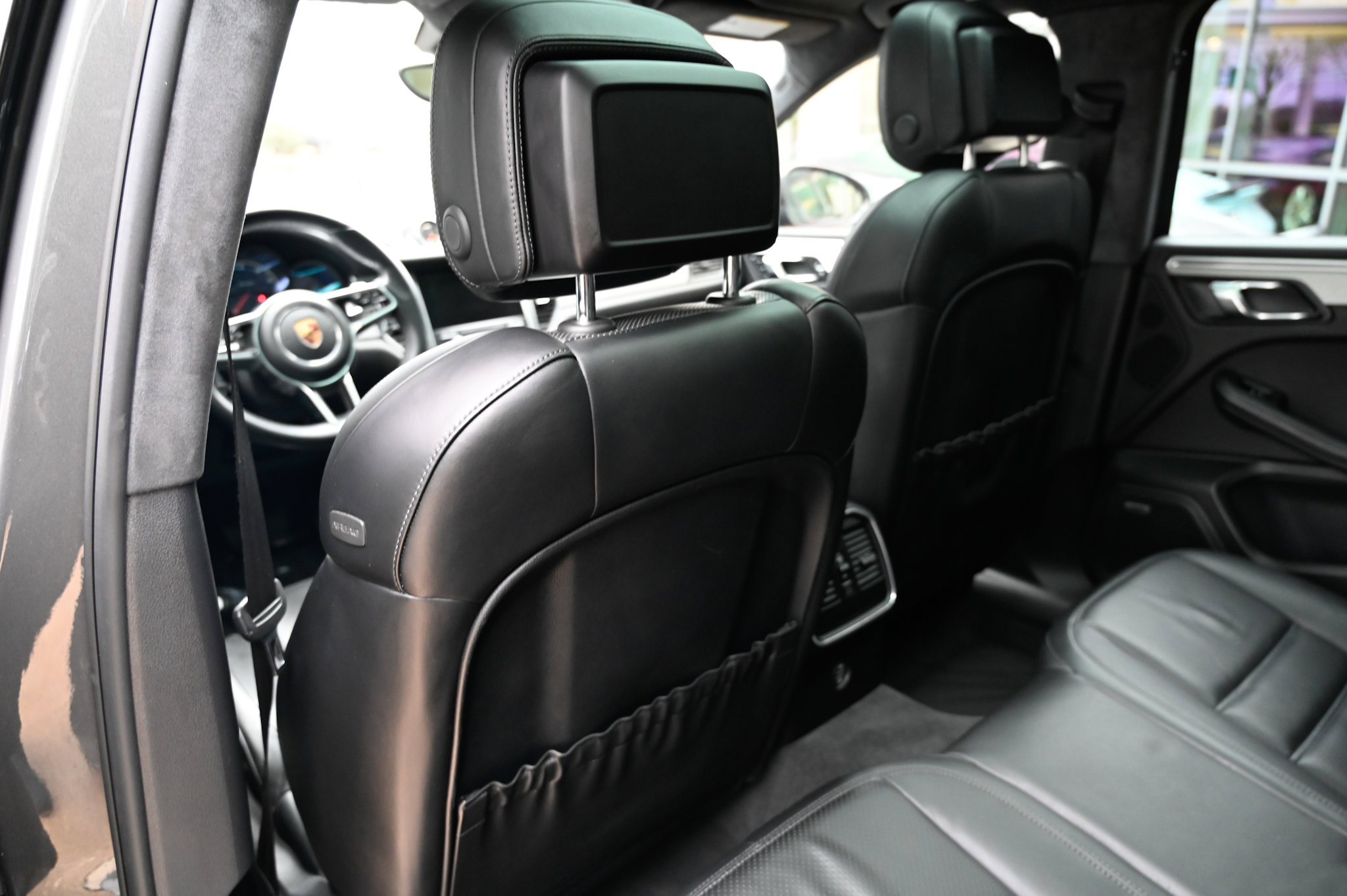 Used 2018 Porsche Macan Turbo image 36