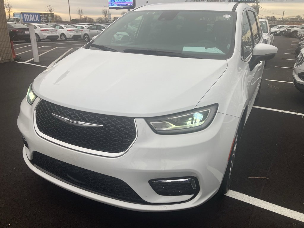 Used 2023 Chrysler Pacifica Touring