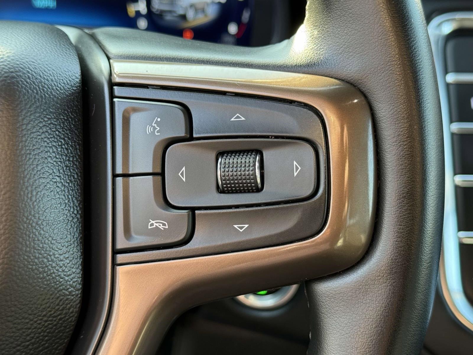 Used 2023 Chevrolet Suburban High Country image 15