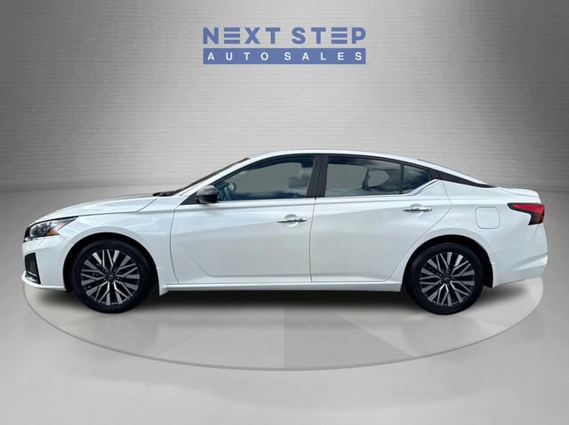 Used 2024 Nissan Altima 2.5 SV FWD image 4