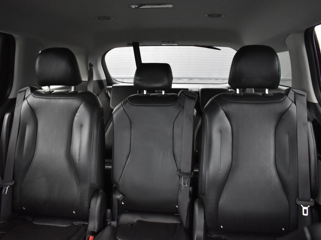 Used 2024 Kia Carnival LX image 24