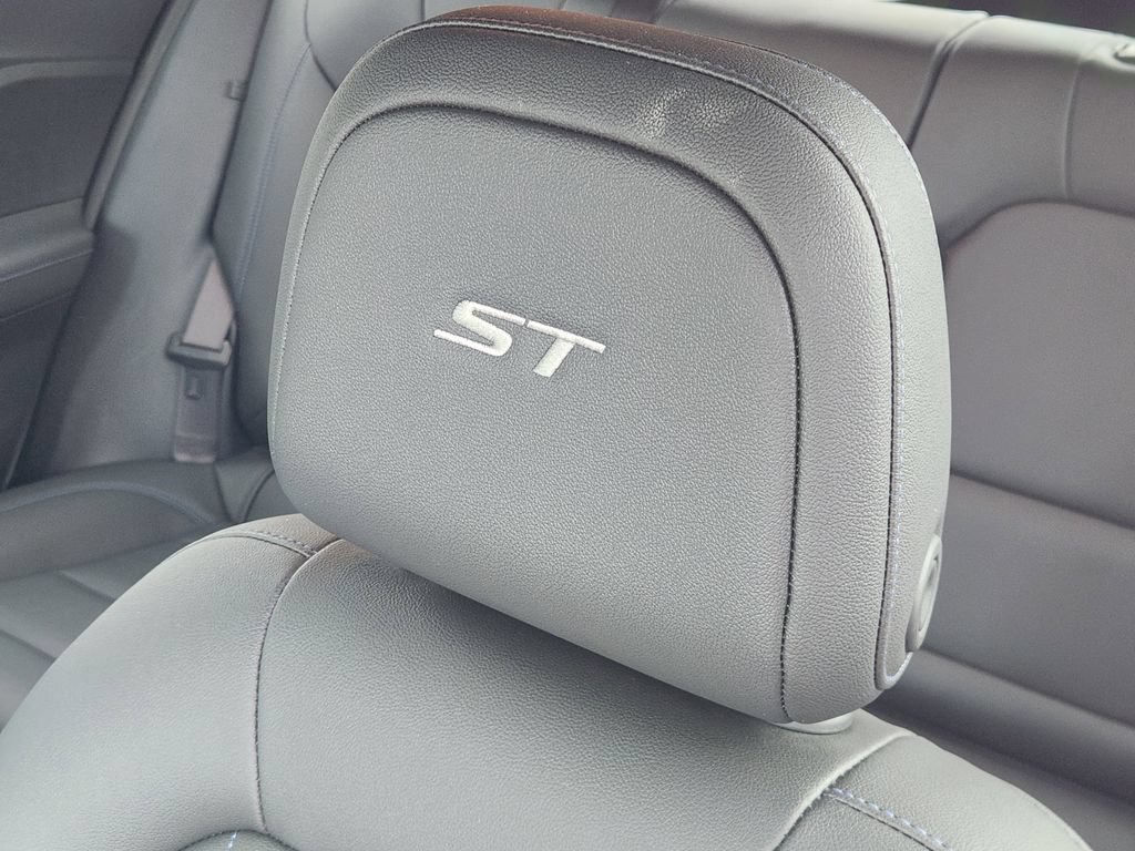 Used 2025 Buick Envista Sport Touring w/ Convenience II Package FWD image 23