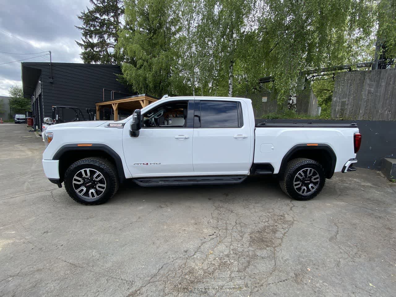 Used 2021 GMC Sierra 2500 AT4 w/ AT4 Premium Plus Package AWD/4WD image 3