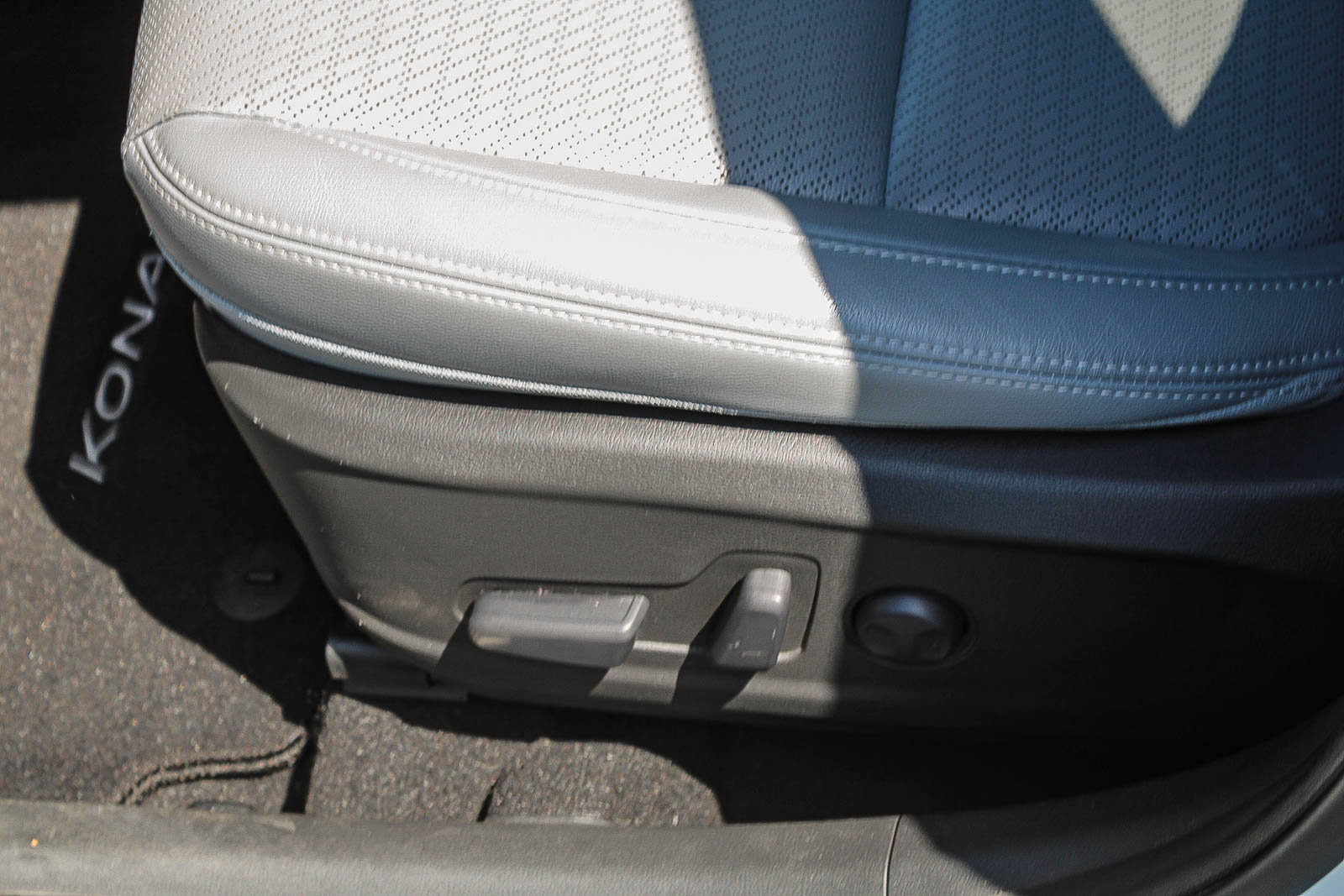 Used 2019 Hyundai Kona Limited FWD image 23