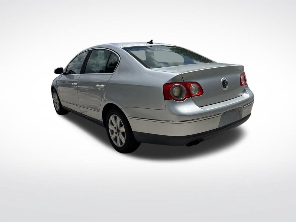 Used 2007 Volkswagen Passat 2.0T FWD image 6