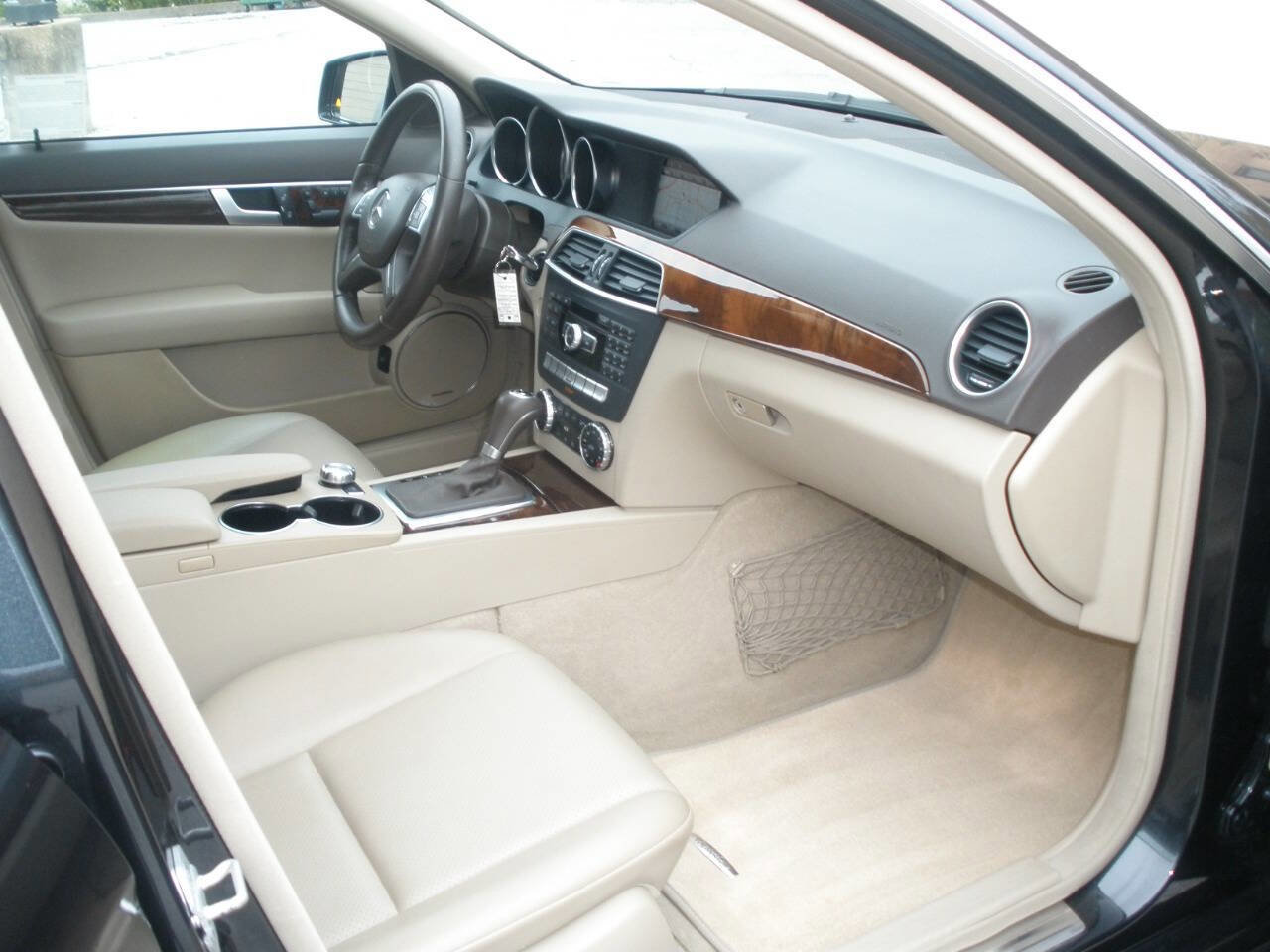 Used 2013 Mercedes-Benz C 250 Sedan image 26