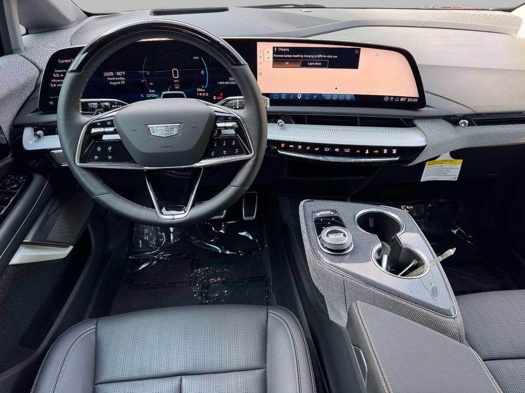 Used 2025 Cadillac Optiq Luxury 2 w/ LPO, Floor Liner Package AWD/4WD image 4