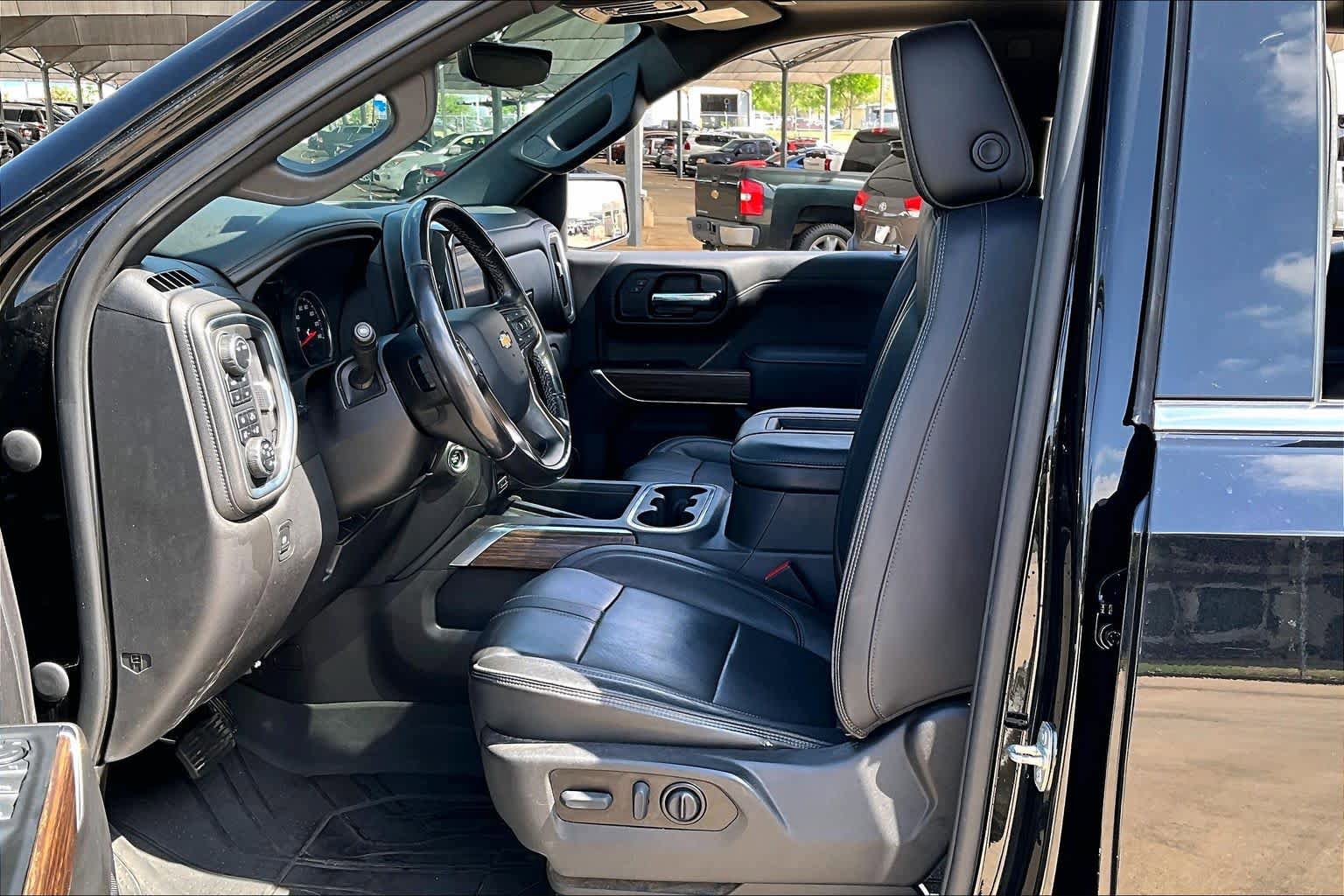 Used 2022 Chevrolet Silverado 1500 High Country w/ Technology Package AWD/4WD image 8