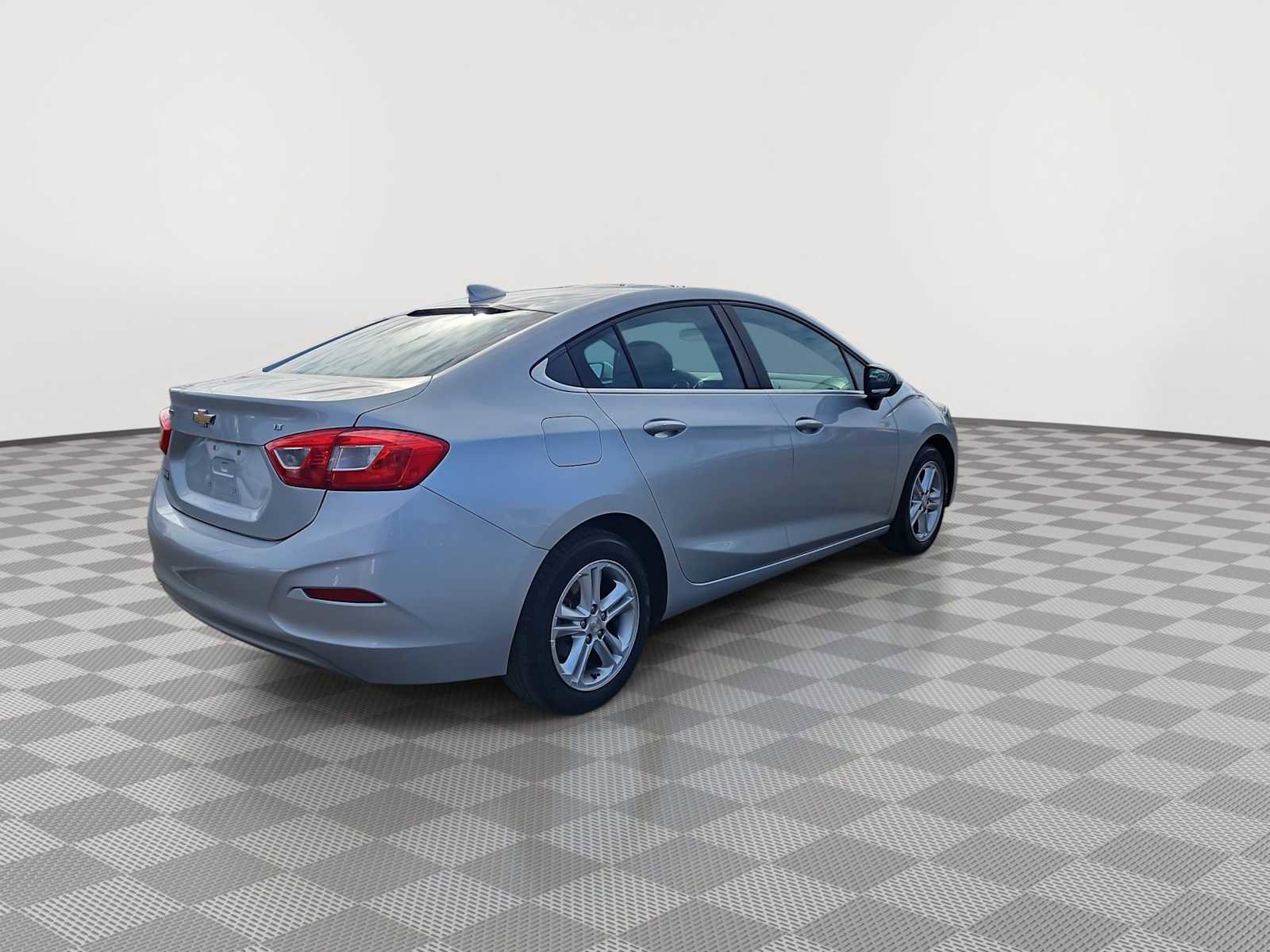 Used 2017 Chevrolet Cruze LT w/ Convenience Package image 8