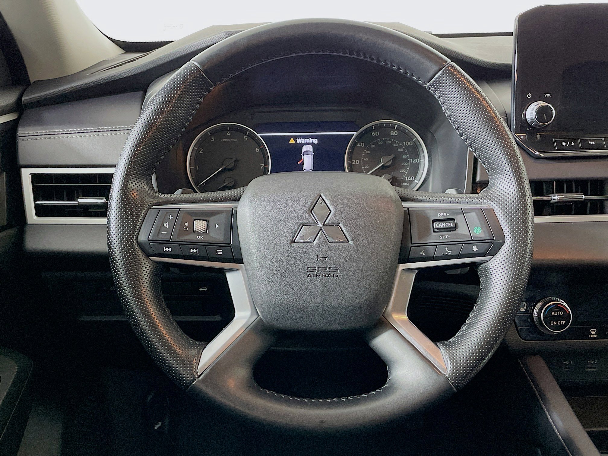 Used 2024 Mitsubishi Outlander SE image 18