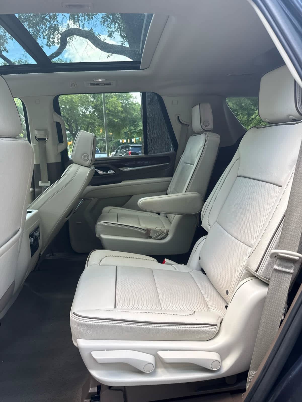Used 2023 GMC Yukon Denali AWD/4WD image 11