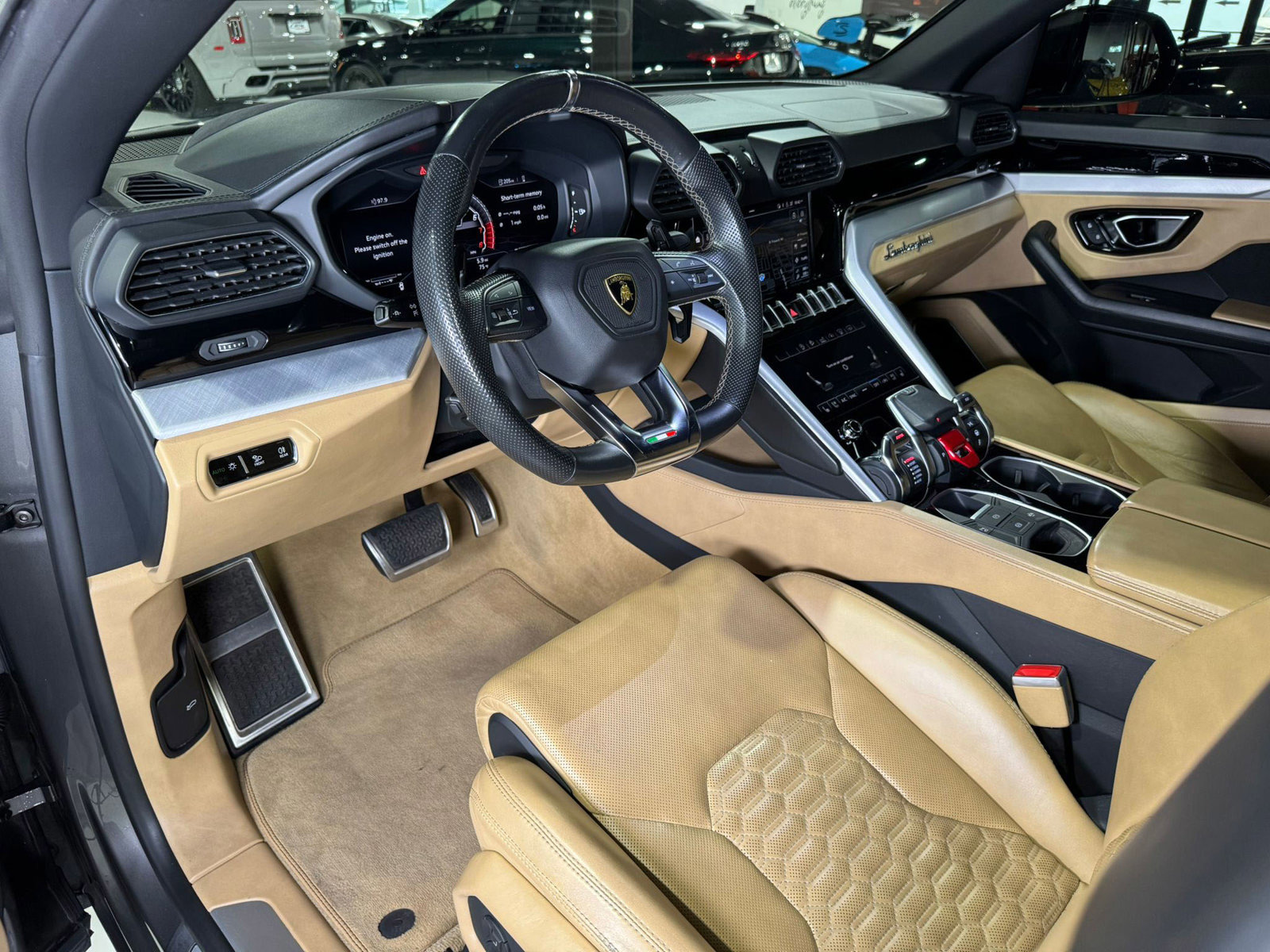 Used 2021 Lamborghini Urus image 9