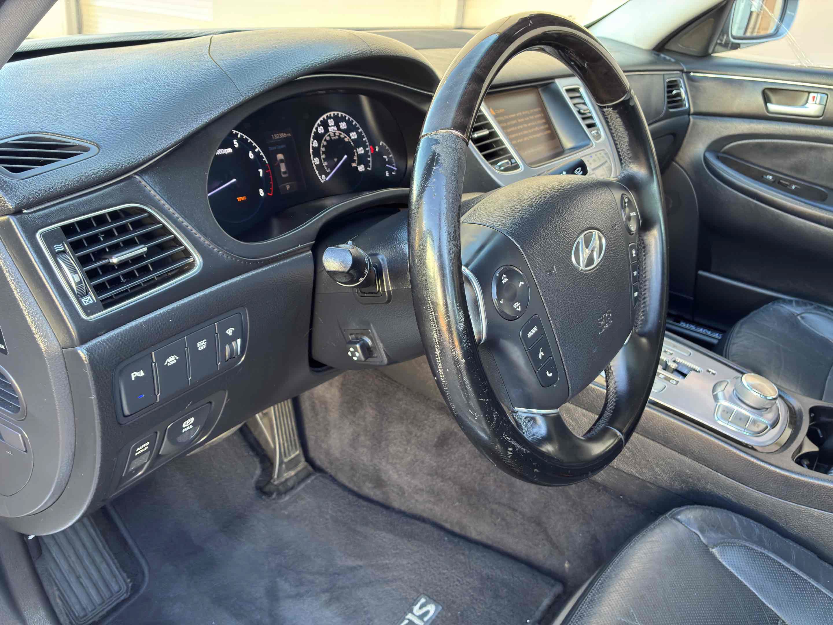 Used 2012 Hyundai Genesis 5.0 RWD image 19