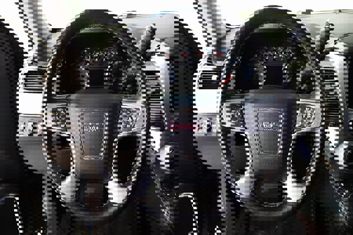 Used 2017 GMC Yukon SLT image 38