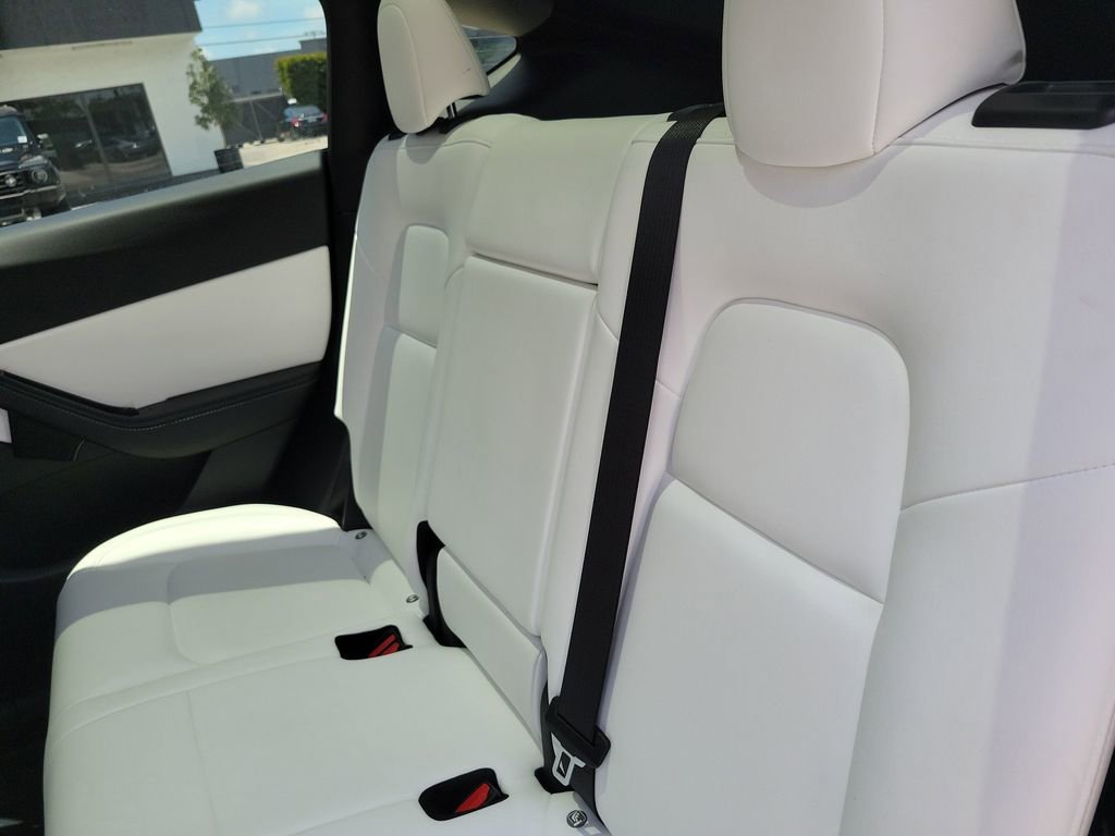 Used 2022 Tesla Model Y Performance AWD/4WD image 11