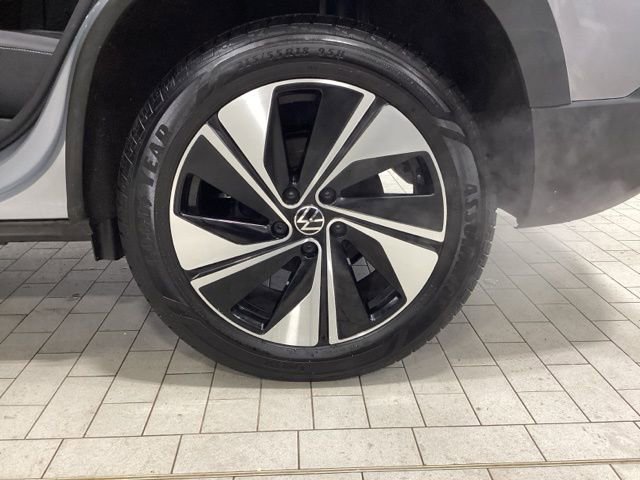 Certified 2025 Volkswagen Taos SE w/ Panoramic Sunroof Package image 20
