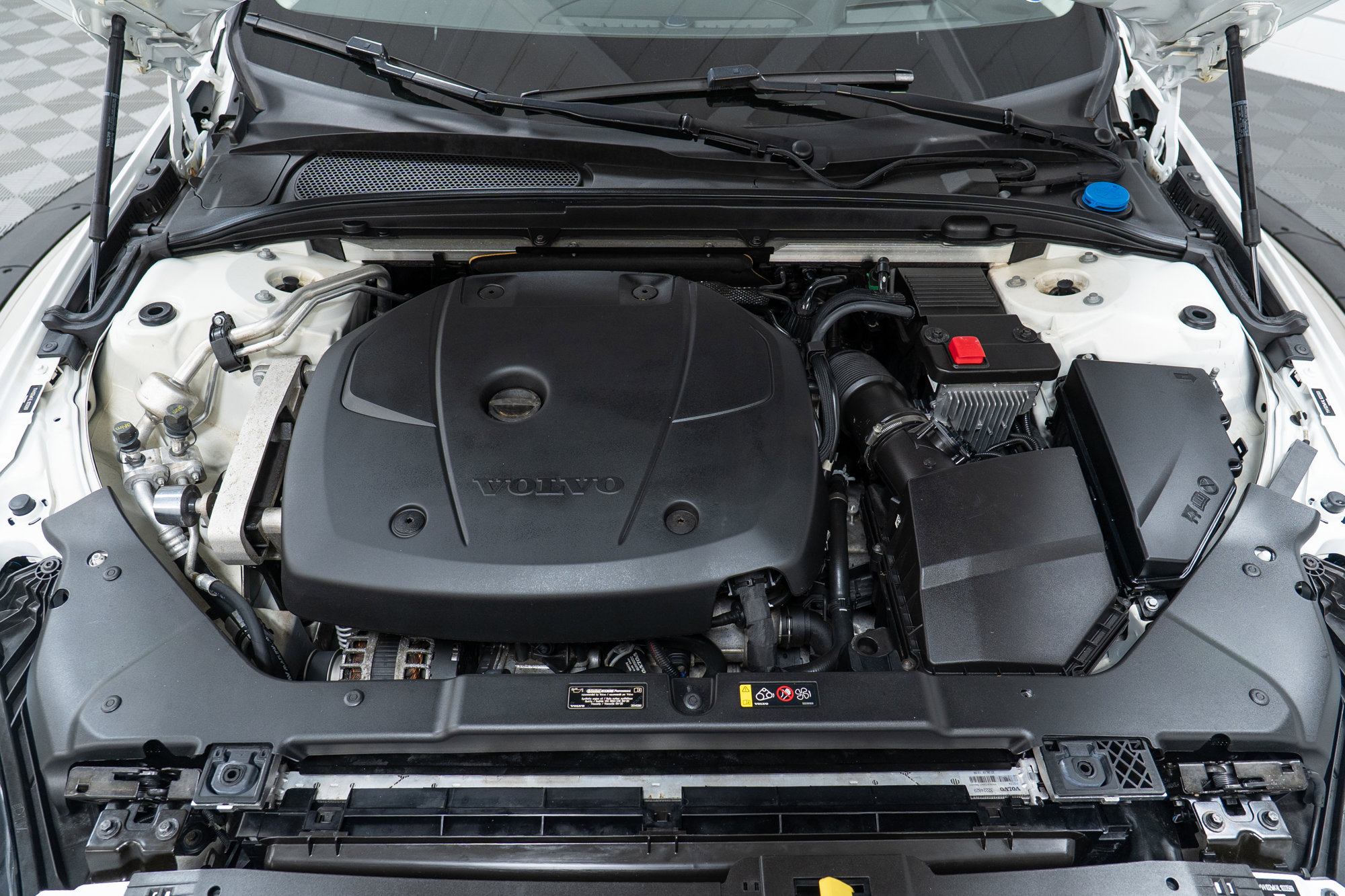 Used 2020 Volvo V60 T5 Cross Country image 9