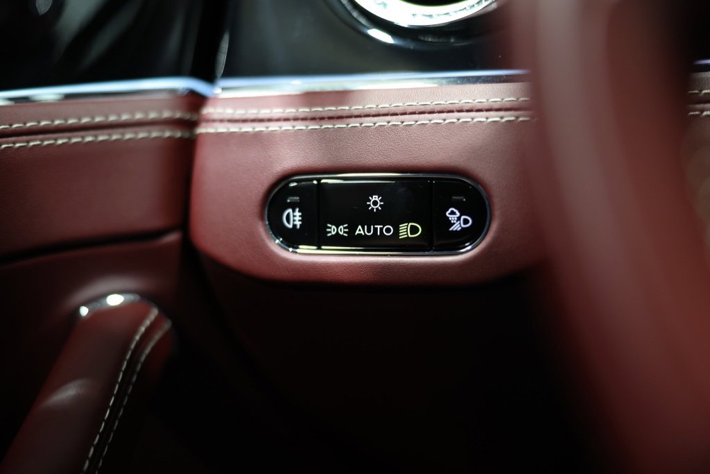 Used 2020 Bentley Flying Spur W12 image 42