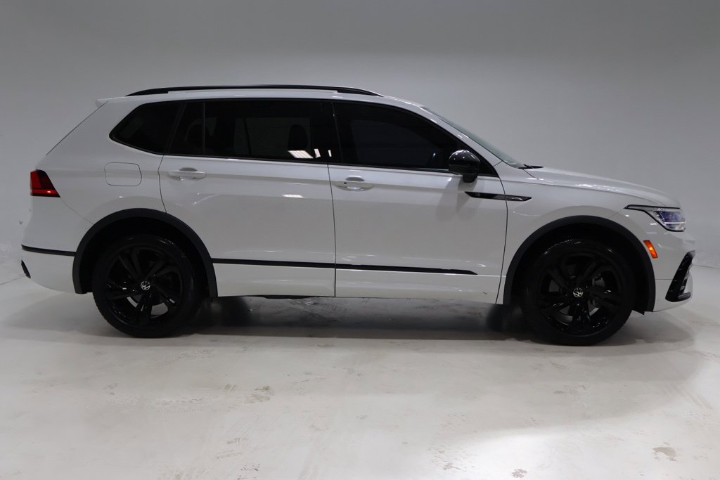 Used 2023 Volkswagen Tiguan SE R-Line FWD image 9