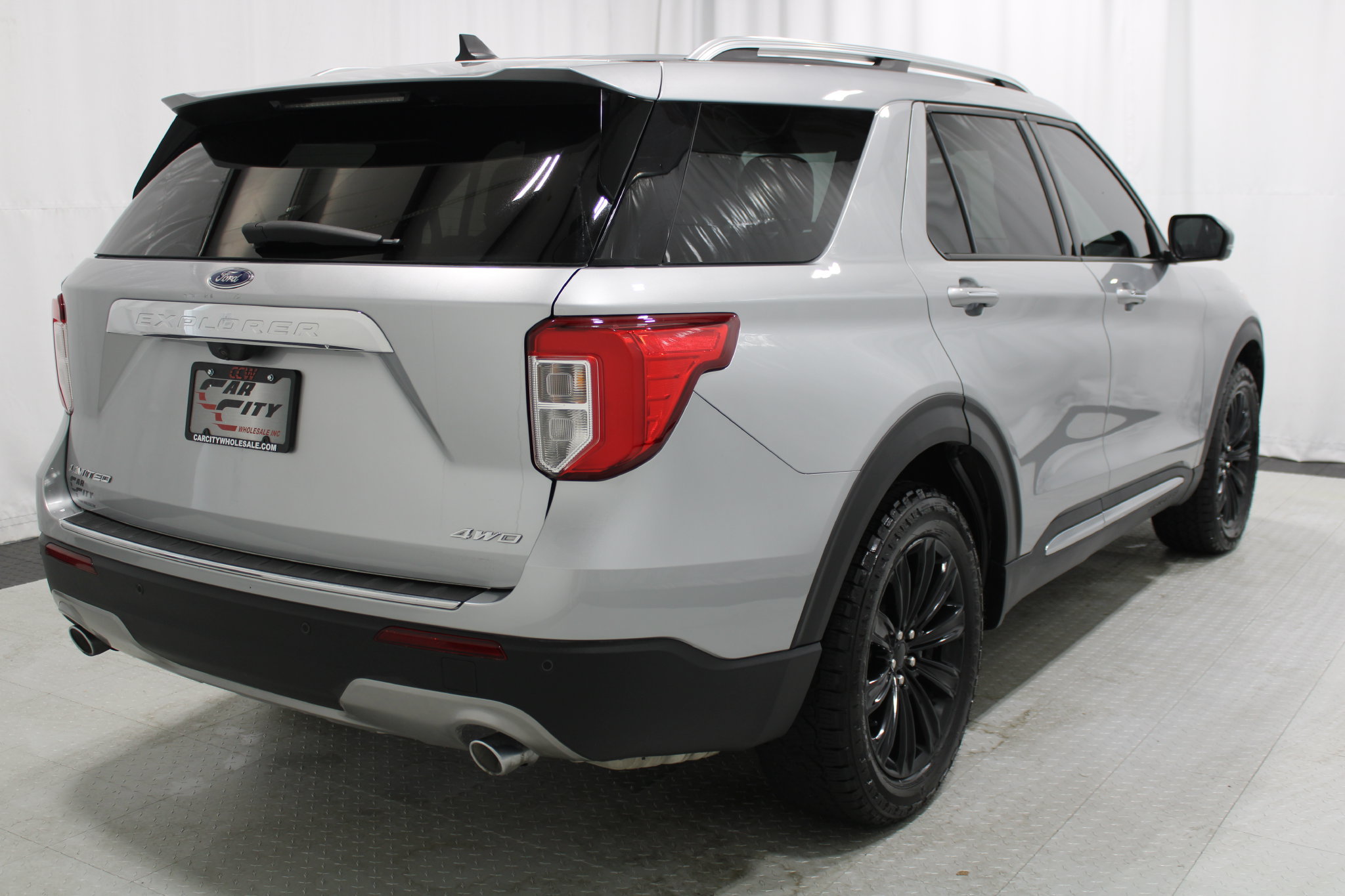 Used 2021 Ford Explorer Limited w/ Equipment Group 301A AWD/4WD image 6