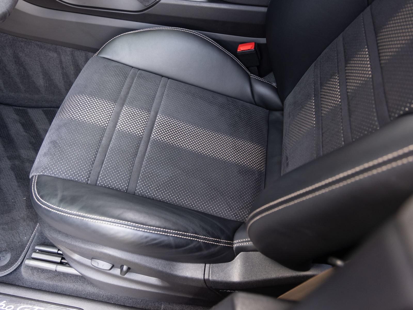 Certified 2022 Porsche Cayenne Turbo GT AWD/4WD image 22