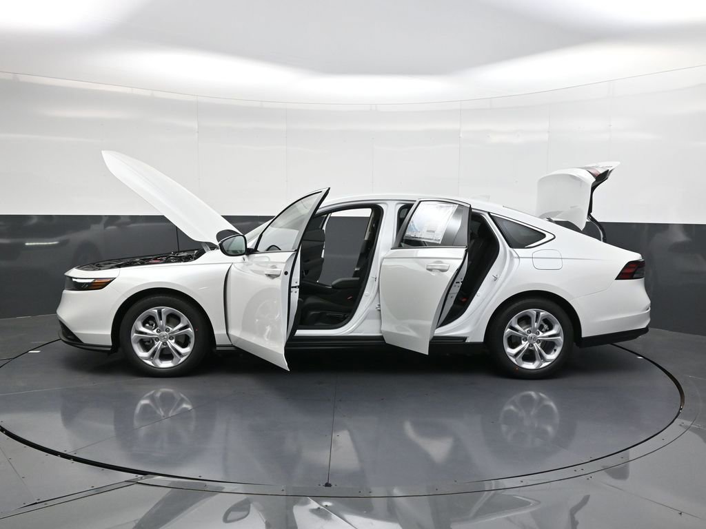 Used 2025 Honda Accord LX image 32