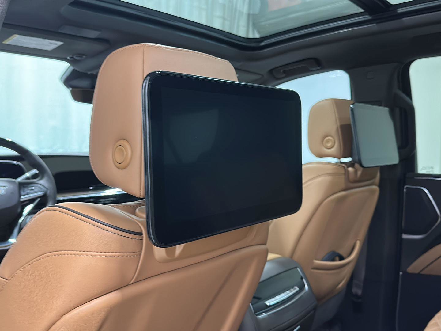 Used 2024 Cadillac Escalade ESV Premium Luxury w/ Performance Package AWD/4WD image 34