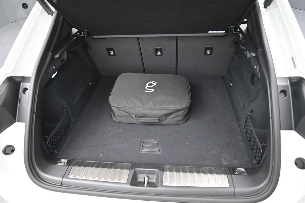 Certified 2025 Porsche Macan 4S Electric AWD/4WD image 33