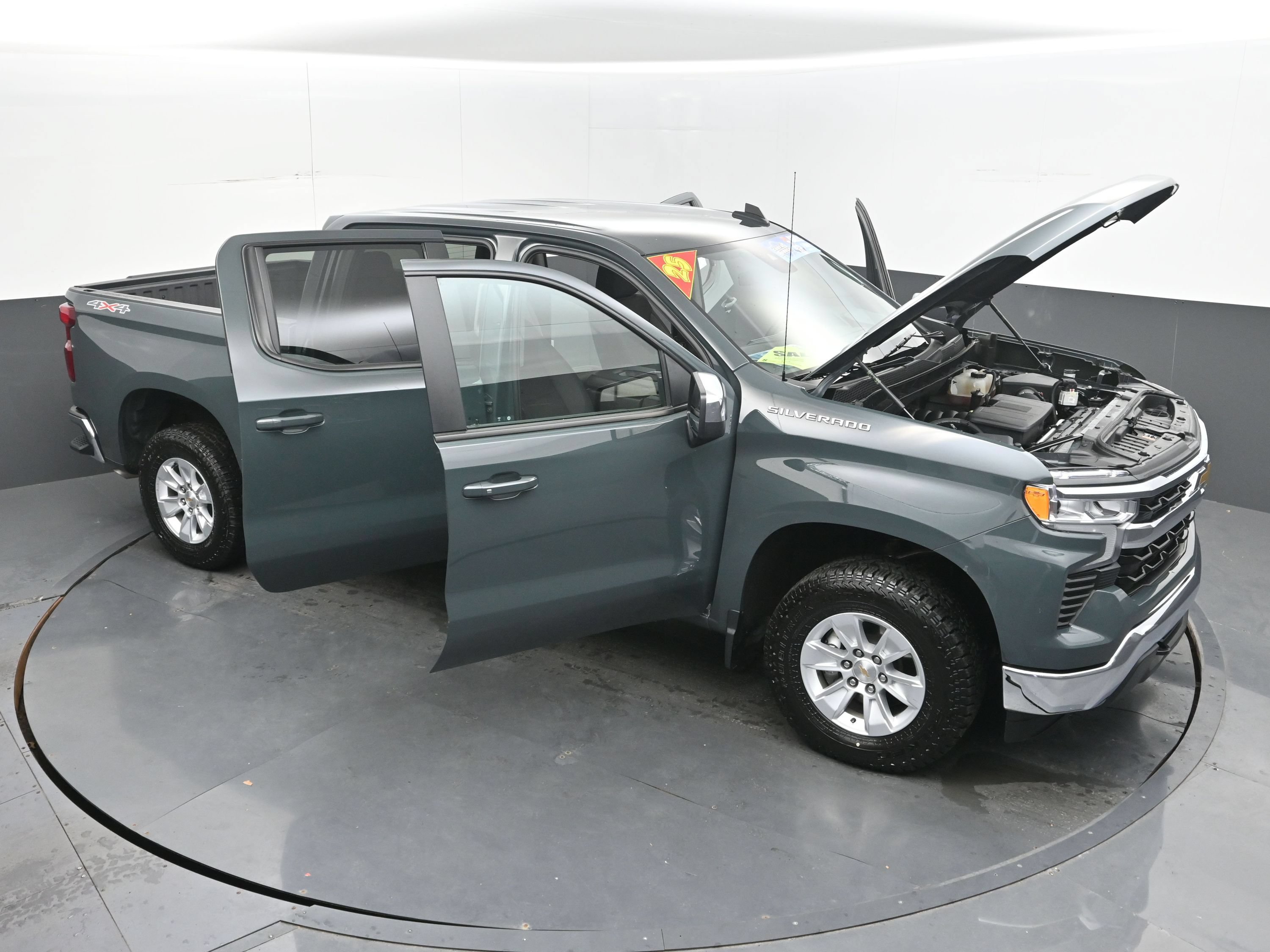 Used 2025 Chevrolet Silverado 1500 LT AWD/4WD image 38