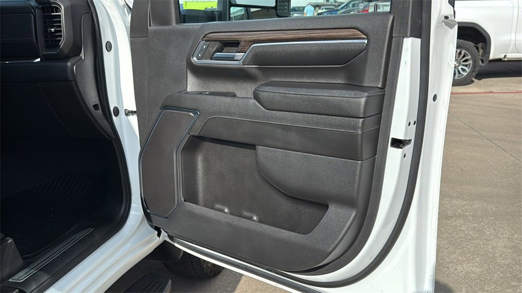 Used 2024 Chevrolet Silverado 2500 LT image 30