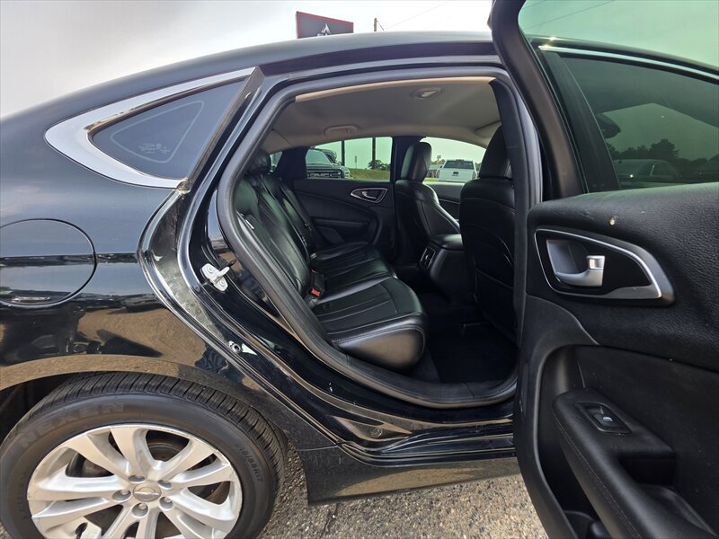 Used 2016 Chrysler 200 Limited FWD image 13
