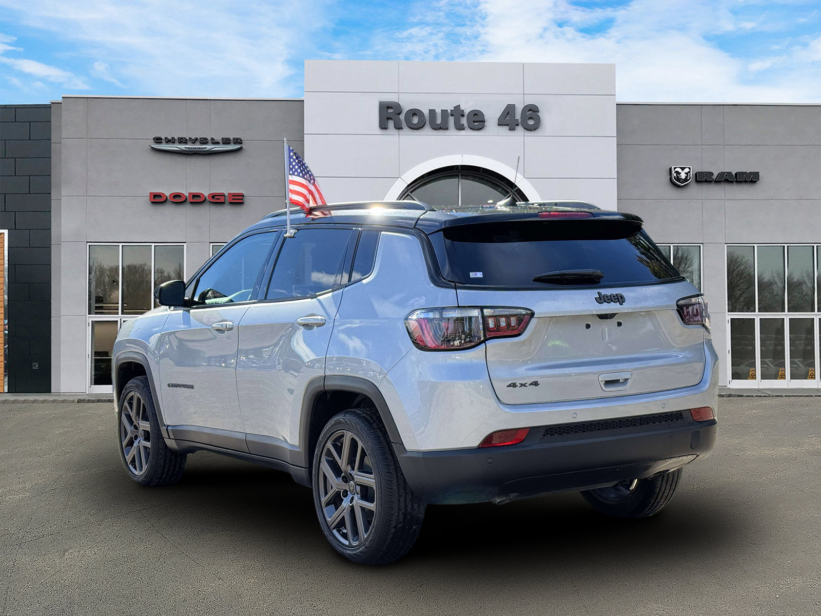 Used 2025 Jeep Compass Limited w/ Sun & Sound Group AWD/4WD image 4