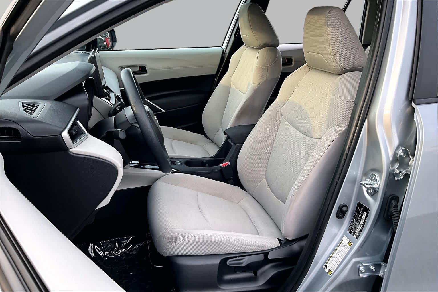 Used 2025 Toyota Corolla Cross L FWD image 8