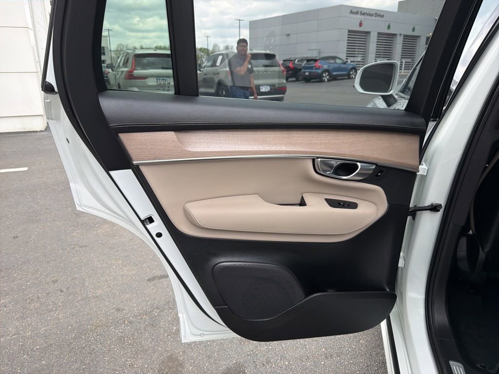 Certified 2025 Volvo XC90 B5 Plus image 6