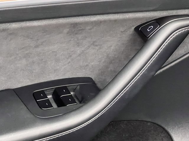 Used 2025 Tesla Model Y Long Range AWD/4WD image 10