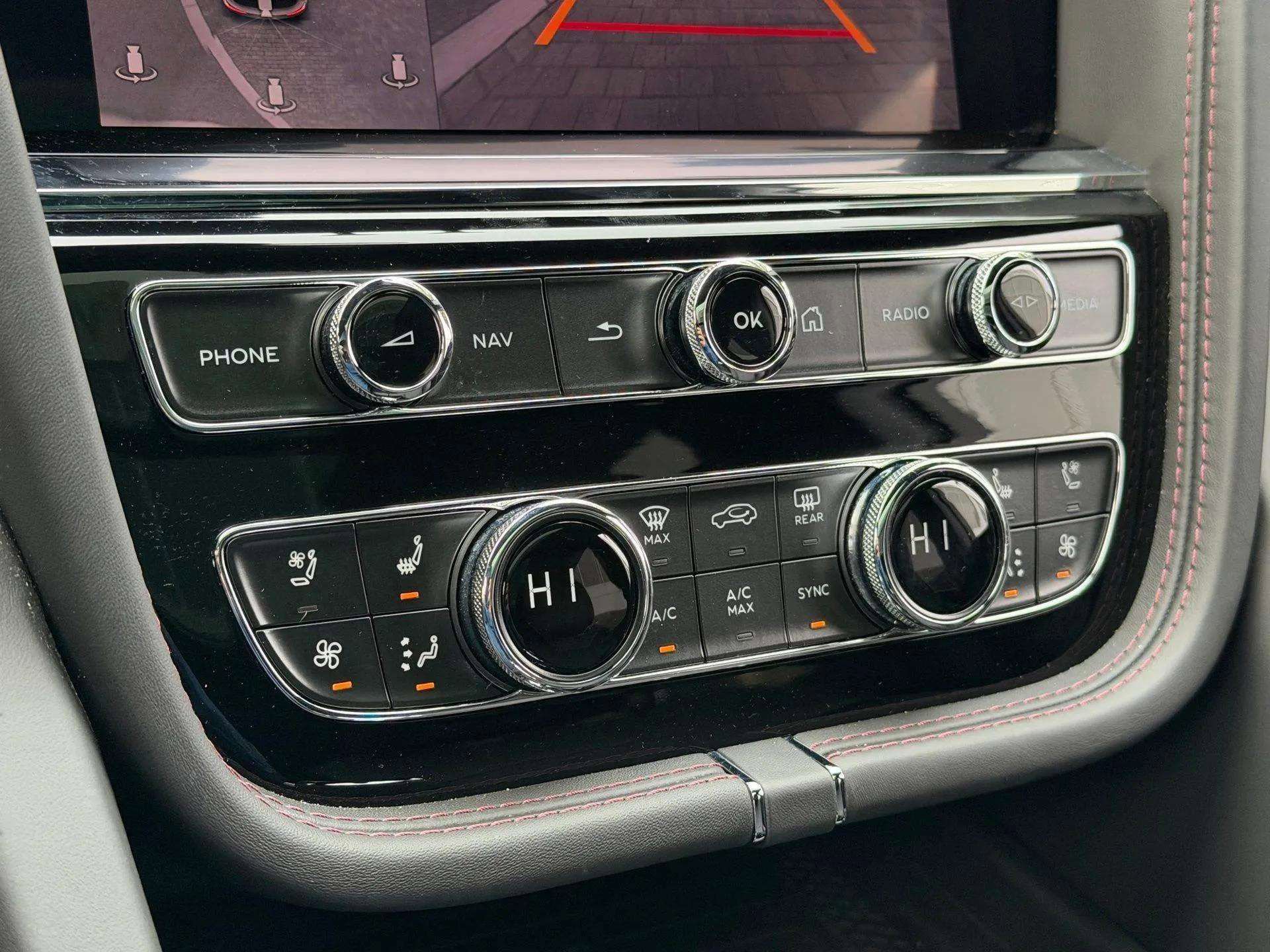 Used 2024 Bentley Bentayga Extended Wheelbase image 20