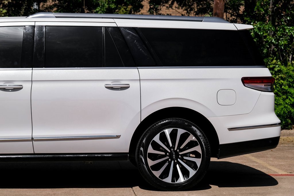 Used 2023 Lincoln Navigator L Reserve image 18