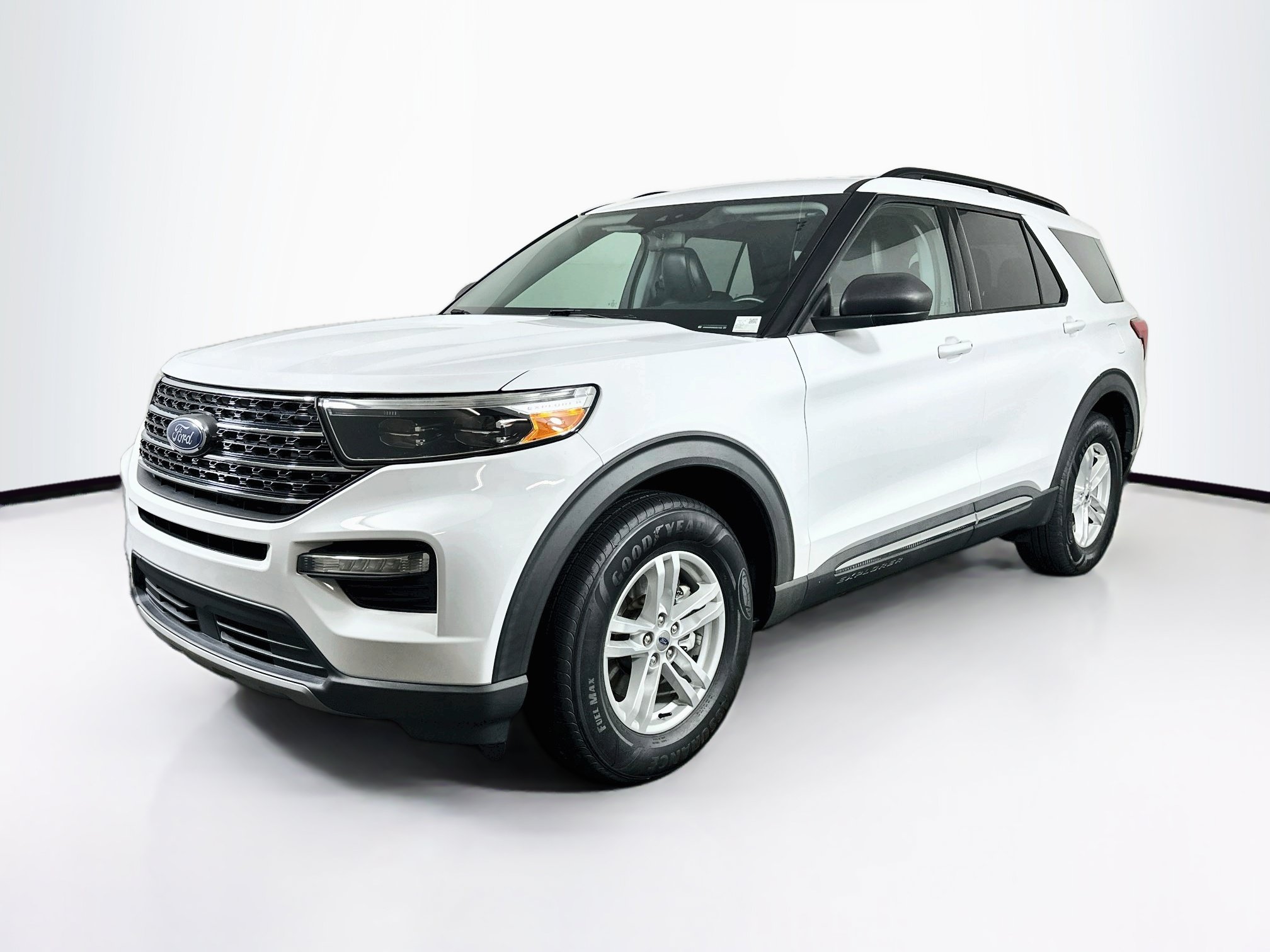 Used 2021 Ford Explorer XLT w/ Equipment Group 202A AWD/4WD image 3