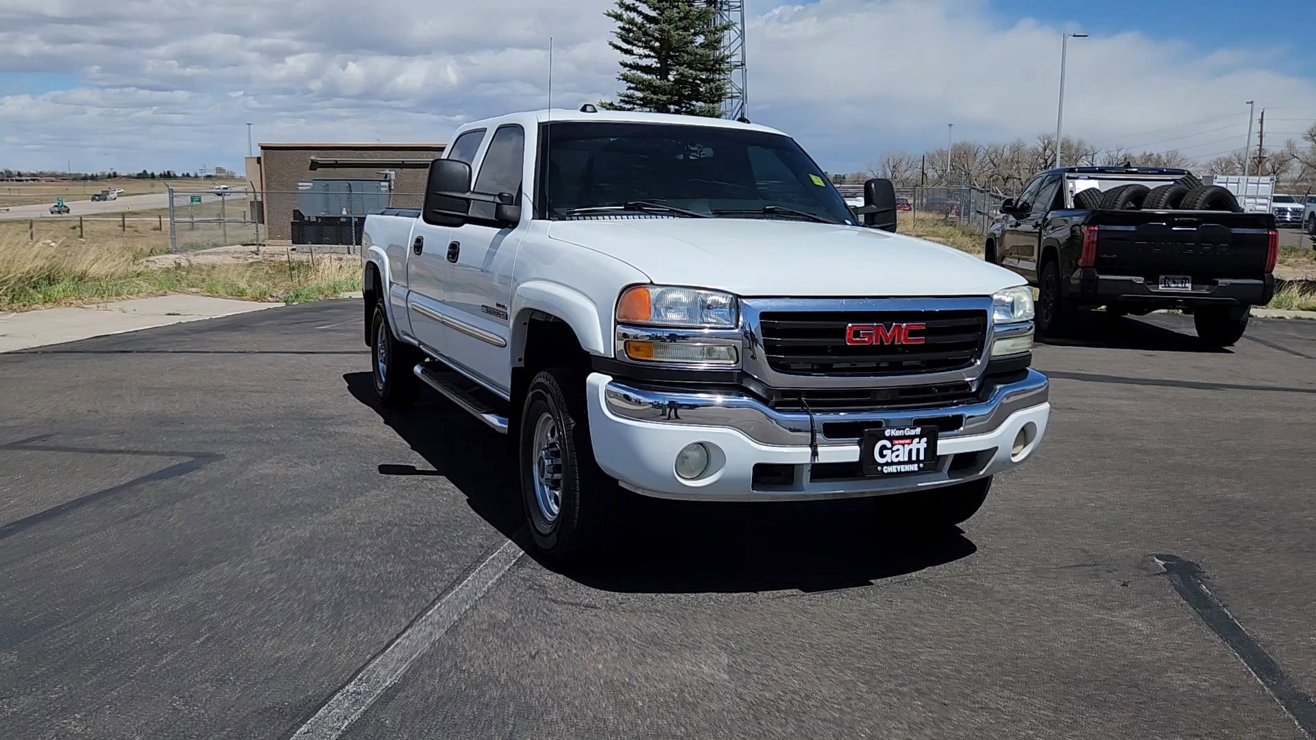 Used 2005 GMC Sierra 2500 SLT w/ Heavy-Duty Power Package AWD/4WD image 4