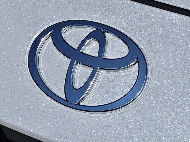 Used 2024 Toyota Prius XLE FWD image 33