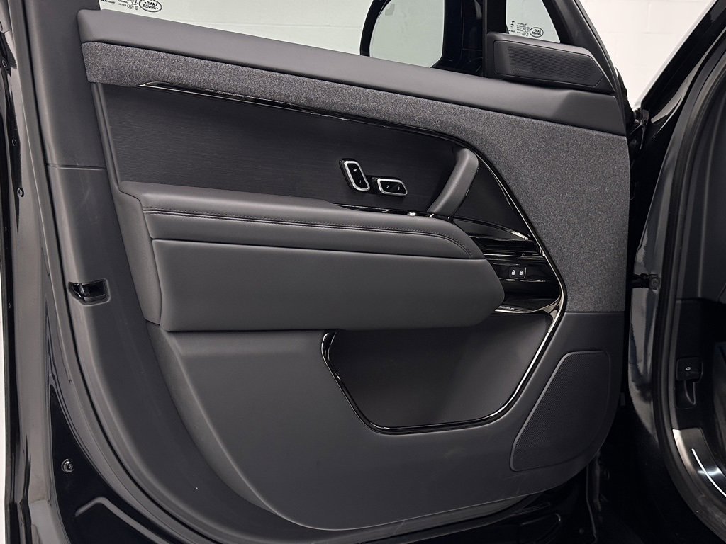 Used 2025 Land Rover Range Rover Sport Dynamic SE image 22