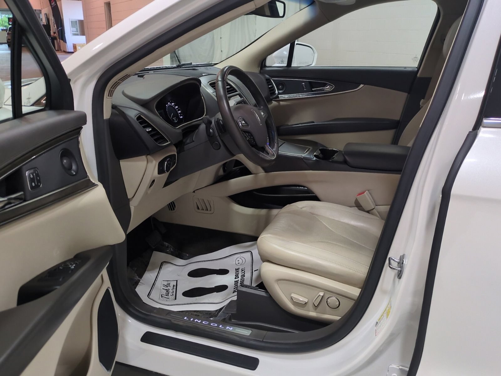 Used 2018 Lincoln MKX Reserve w/ Lincoln MKX Climate Package AWD/4WD image 16
