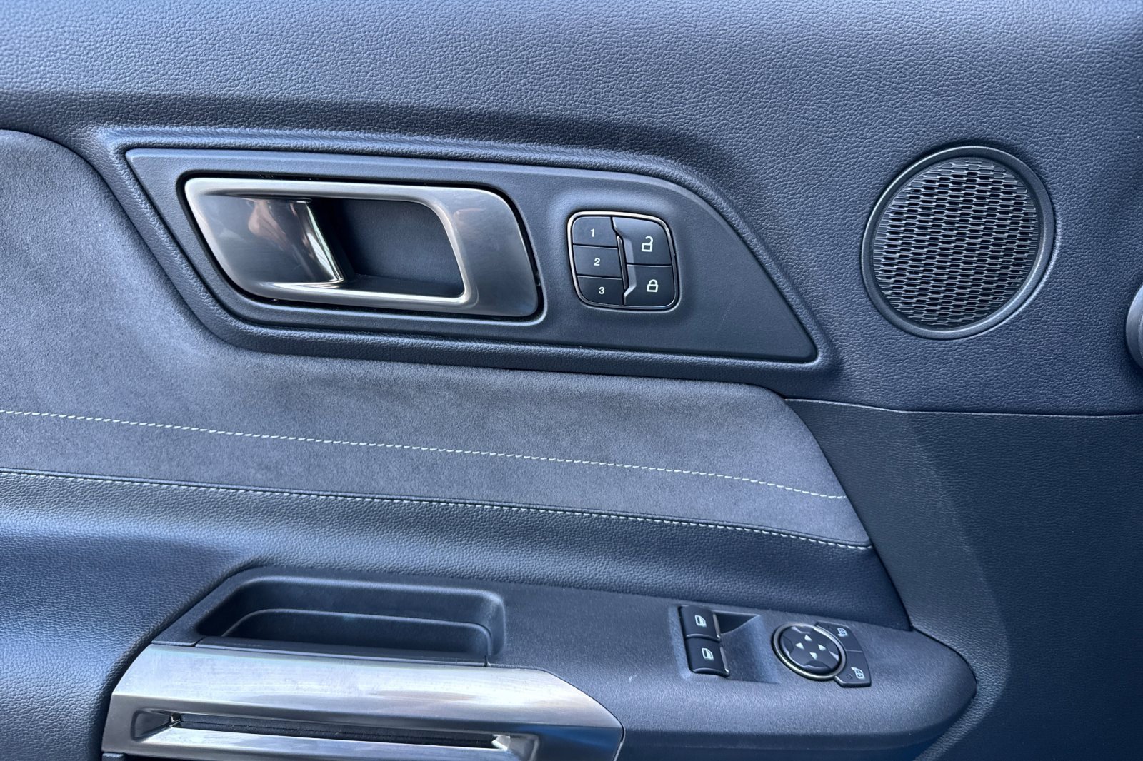 Used 2020 Ford Mustang Shelby GT350 w/ Technology Package image 11