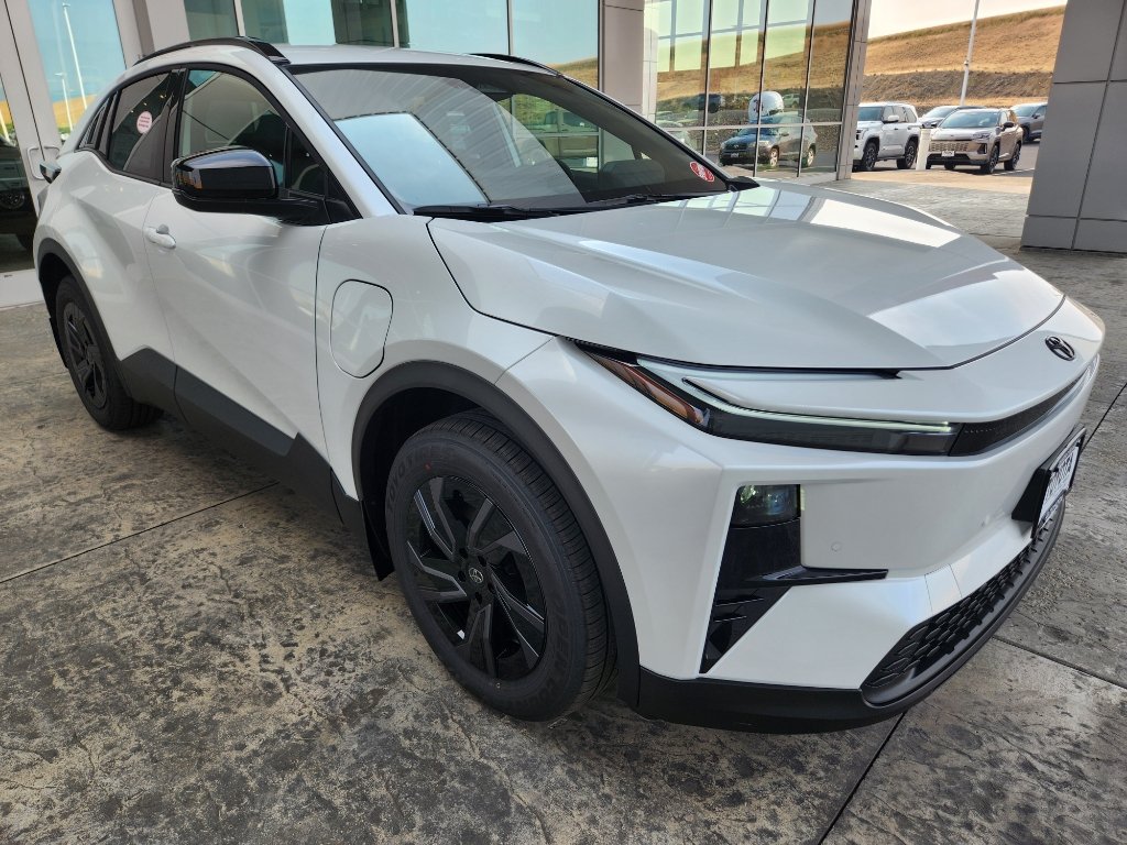 New 2026 Toyota C-HR AWD/4WD image 4