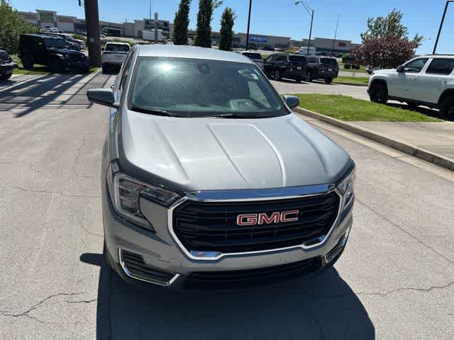 Used 2024 GMC Terrain SLE AWD/4WD image 25