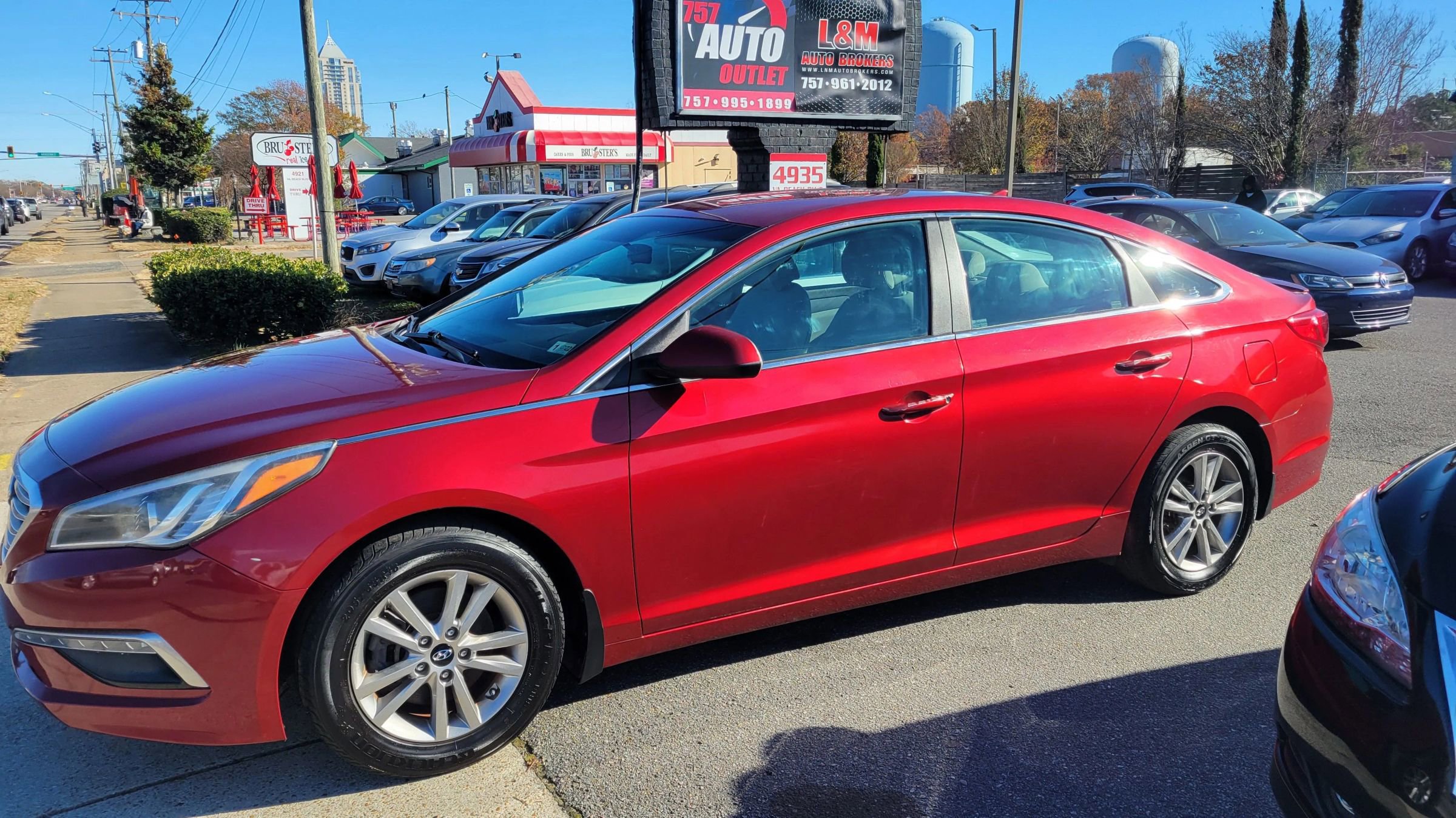Used 2015 Hyundai Sonata SE w/ Cargo Package image 2