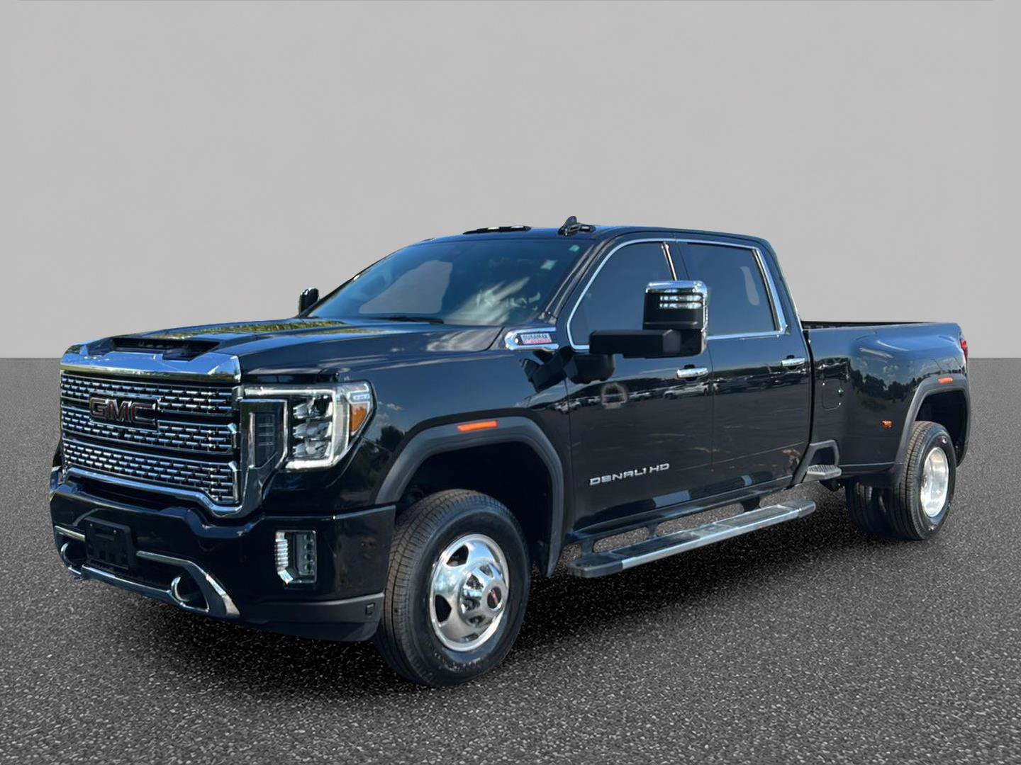 Certified 2022 GMC Sierra 3500 Denali w/ Technology Package AWD/4WD image 1