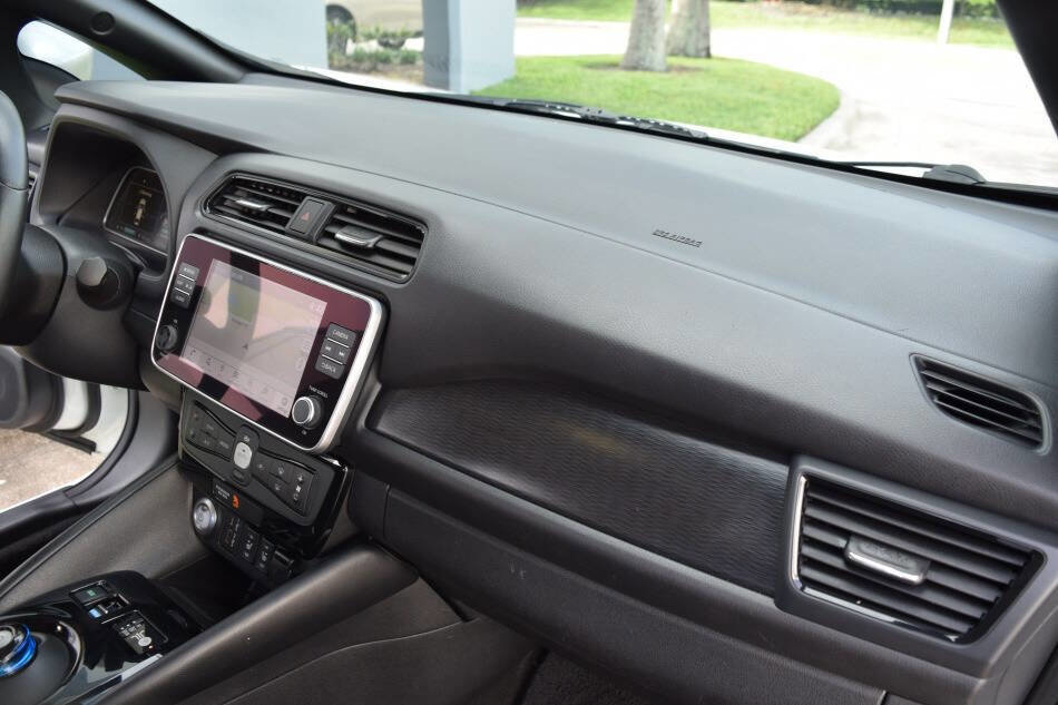 Used 2022 Nissan Leaf SV image 54