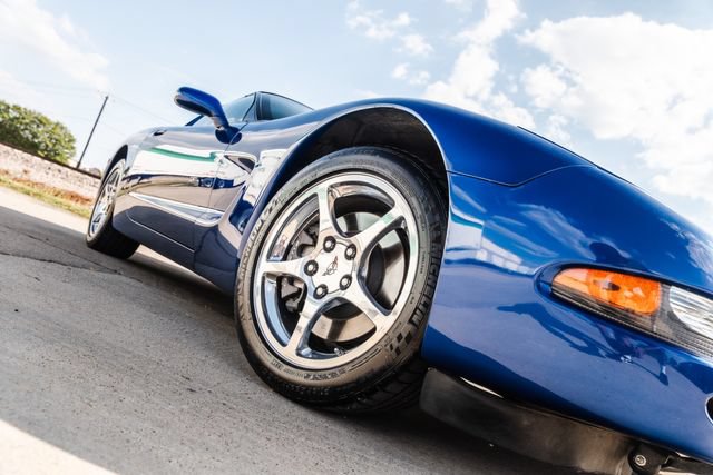 Used 2003 Chevrolet Corvette Coupe w/ Preferred Equipment Group RWD image 25